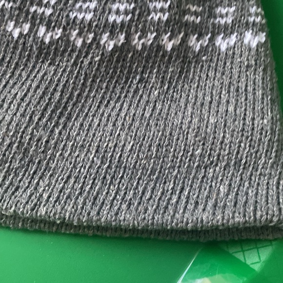 Fleece-lined snowflake grey beanie - Picture 8 of 15